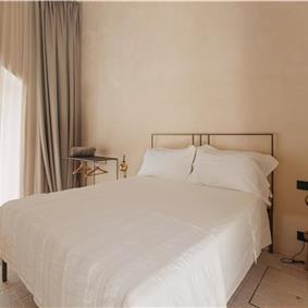 3 bedroom villa with heated pool in Noto, sleeps 6